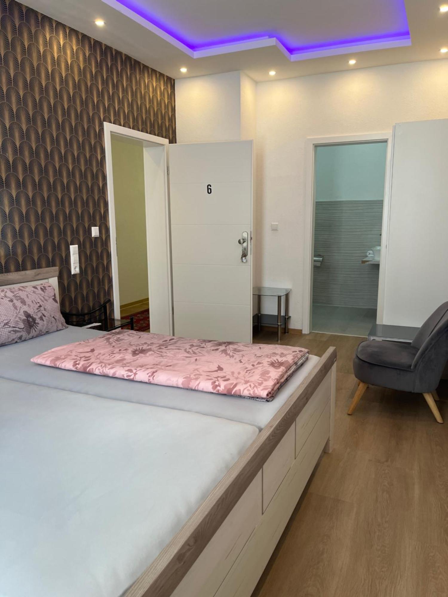 Trang Hotel Раштатт Экстерьер фото