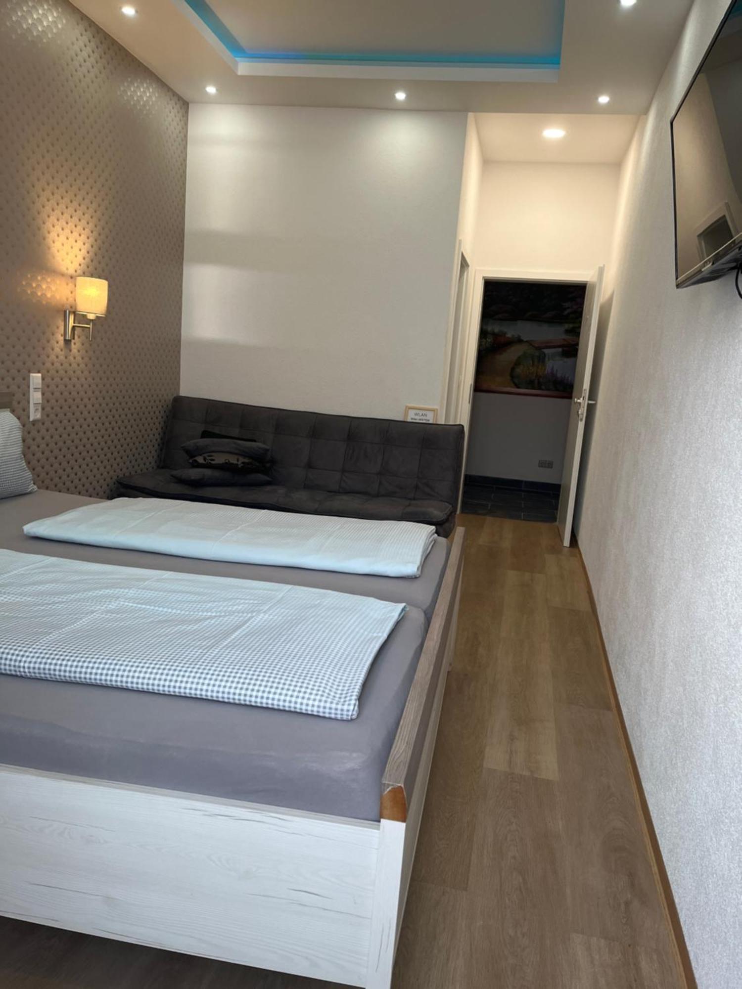 Trang Hotel Раштатт Экстерьер фото